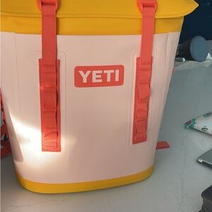 Yeti M20 Hopper